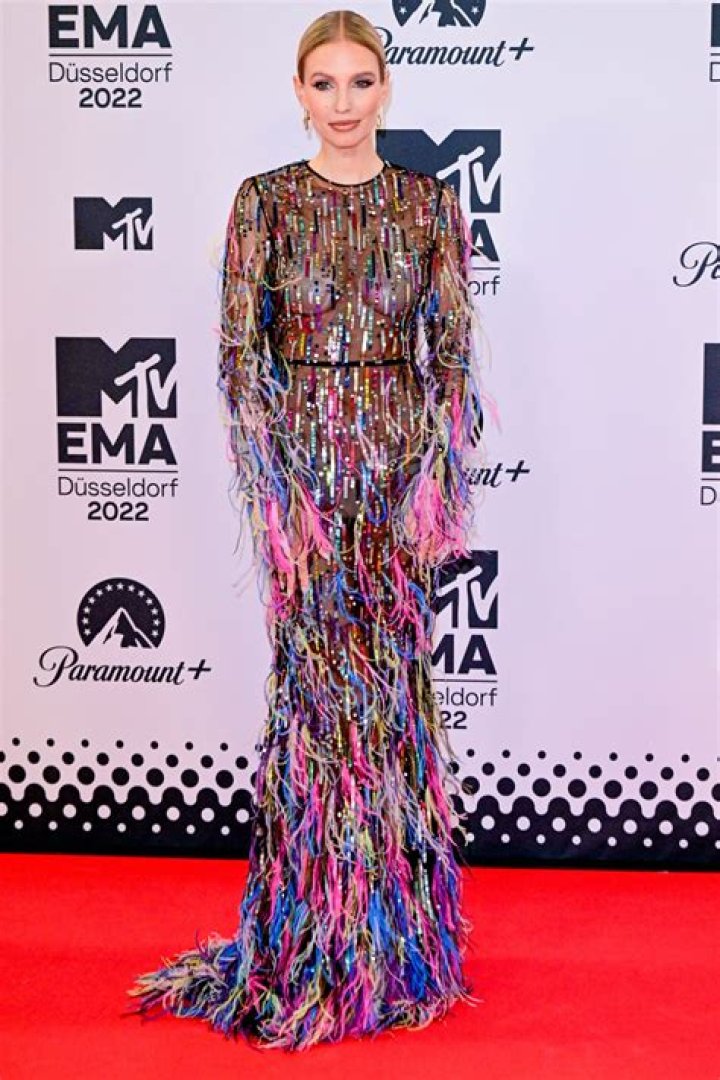 2015 Europe Music Awards Hair & Makeup — PICS