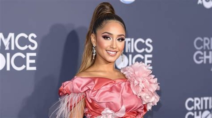 2016 Critics Choice Awards Red Carpet — PICS