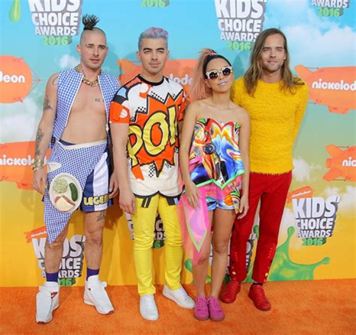 2016 Kids’ Choice Awards Orange Carpet Photos