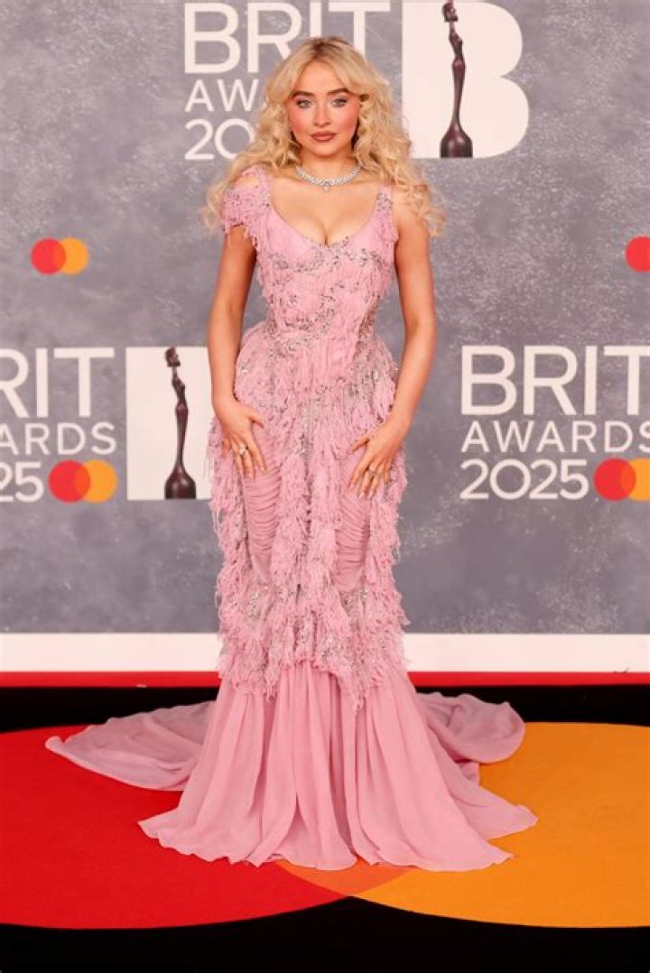 2017 Brits Hair & Makeup — See The Best Beauty Looks On The Red Carpet