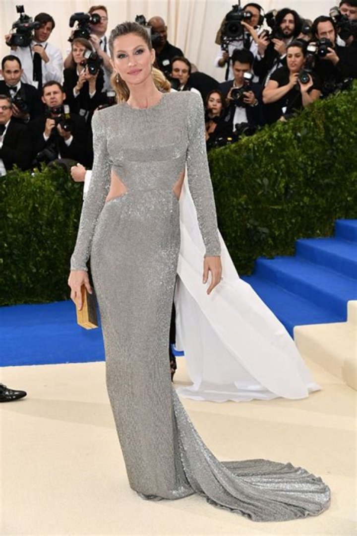 2017 Met Ball Red Carpet Photos — Kendall Jenner & More [PHOTOS] – Hollywood Life