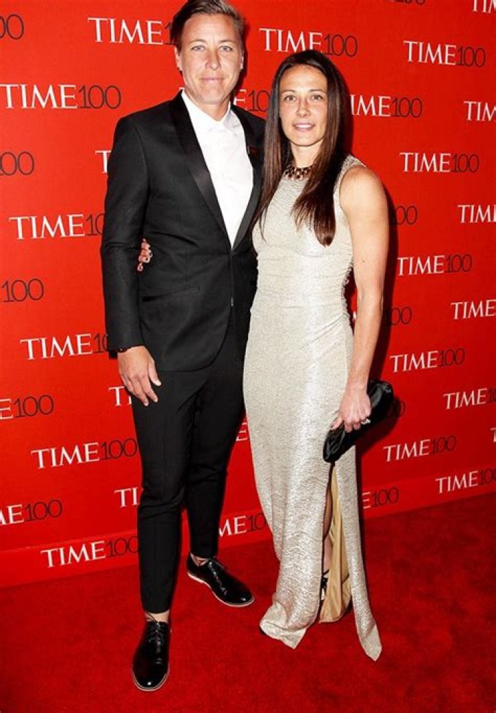 Soccer Player Splits From Wife After DUI Arrest – Hollywood Life