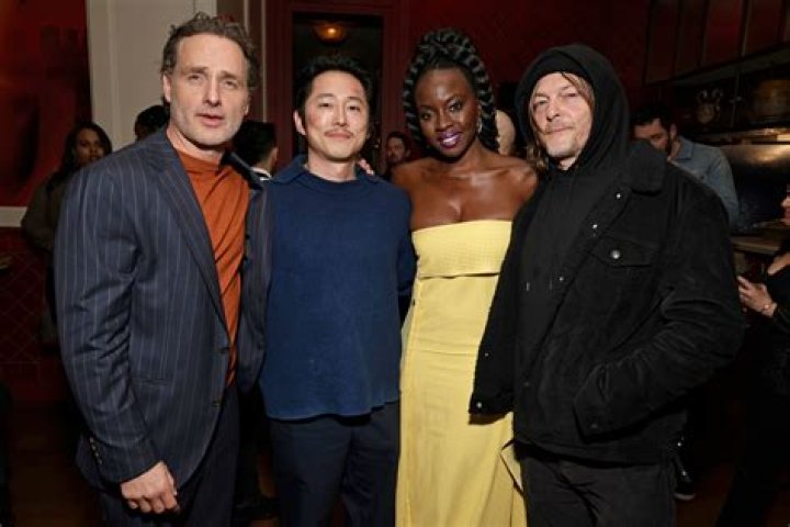 [PICS] Abraham’s Goodbye To Sasha Before Being Killed On ‘The Walking Dead’ – Hollywood Life