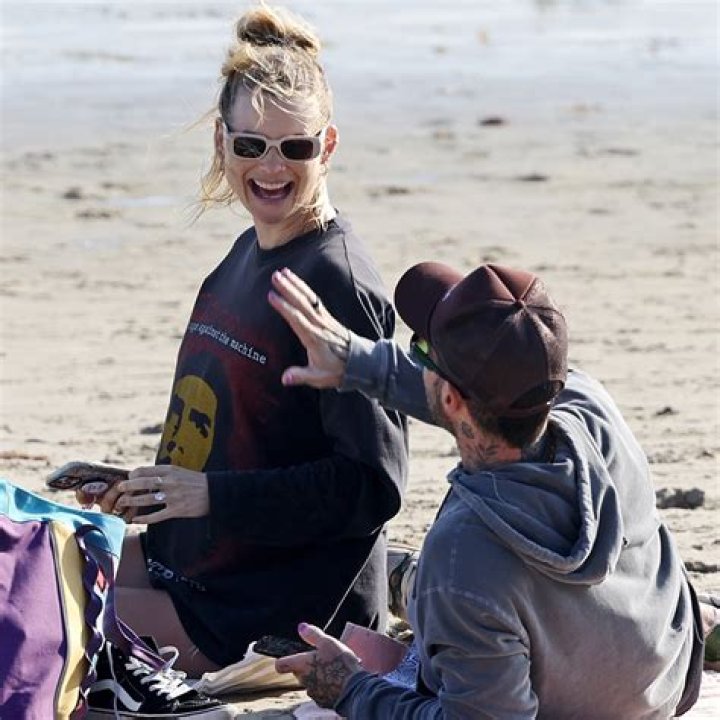 Adam Levine & Bethati Prinsloo With Kids Dusty & Gio At Beach: Photos – Hollywood Life