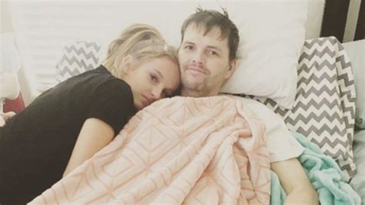 Finalist’s Father Loses Battle With Cancer – Hollywood Life