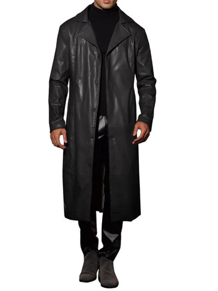 Alabama Barker, 16, Channels Stepmom Kourtney Kardashian In Long Leather Jacket: Photos