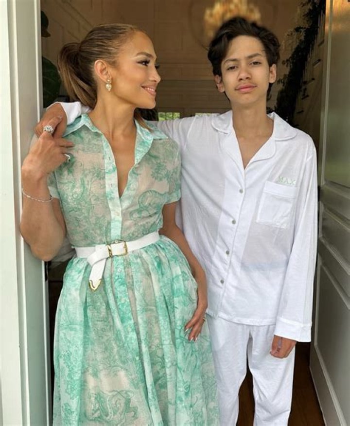 Alex Rodriguez Wishes Daughter A Happy Birthday With Old JLo Pics – Hollywood Life