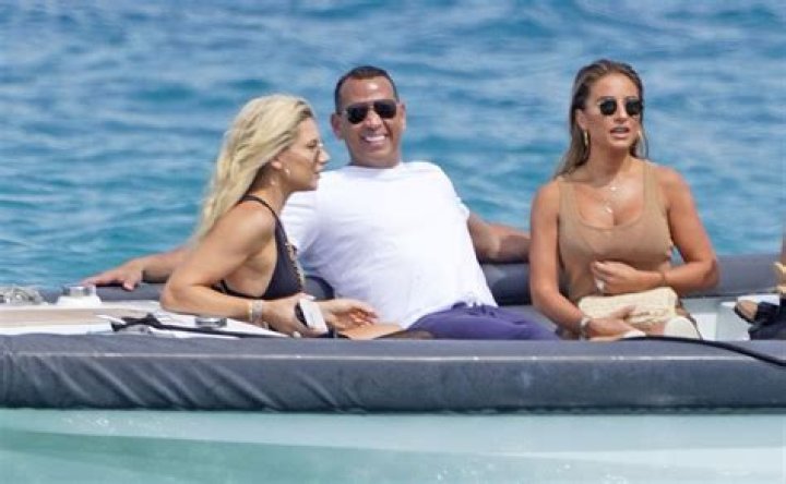 Alex Rodriguez & Melanie Collins Leave Ibiza In A Private Plane – Pics – Hollywood Life