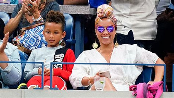 Alicia Keys’ Son Egypt Impressively Plays Piano In New Video – Hollywood Life