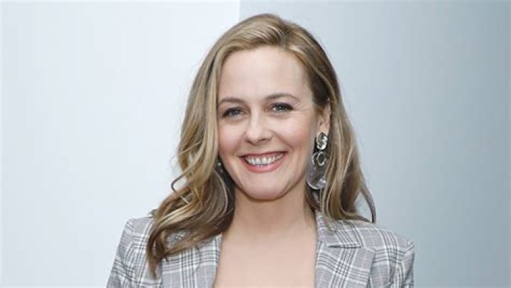 Alicia Silverstone and Son Bear Attend Clippers Game: Photos – Hollywood Life