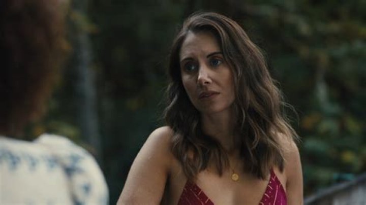 Alison Brie Runs Naked In ‘Somebody I Used To Know’ Trailer – Hollywood Life