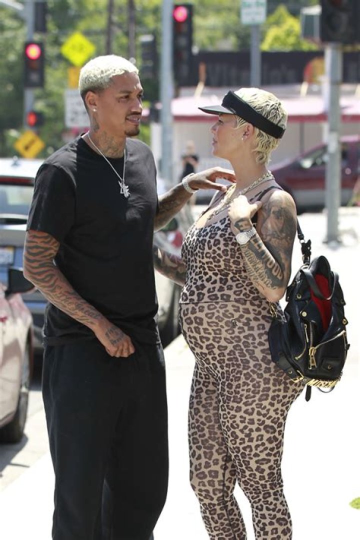 Amber Rose Shows Off Her Growing Baby Bump As Boyfriend ‘AE’ Rubs It & Kisses Her — Pics