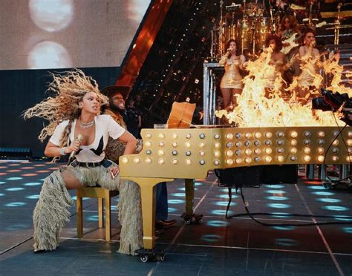 Miley Cyrus, Beyonce & More – Hollywood Life