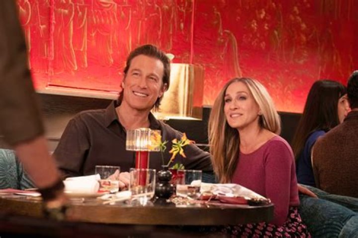 Brady & Lily Hooking Up & Carrie’s Moving – Hollywood Life