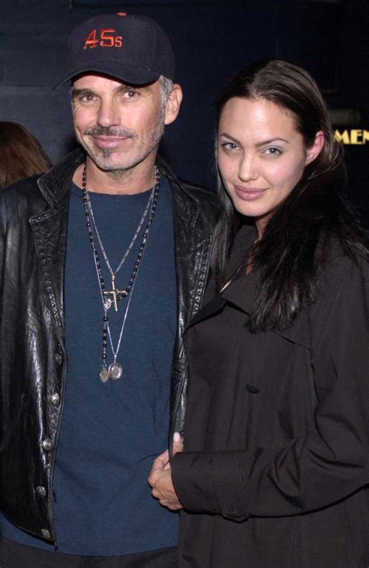 Angelina Jolie & Billy Bob Thornton’s Blood Vial Necklaces Finally Explained – Hollywood Life