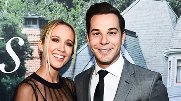 Anna Camp & Skylar Astin Split After 2 Years Of Marriage: Details – Hollywood Life