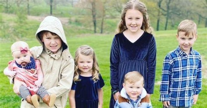 Meet All 7 Kids She Has With Josh Duggar – Hollywood Life