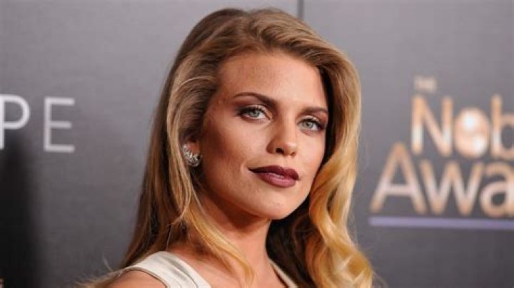 AnnaLynne McCord’s Putin Poem Is Pure ‘Cringe,’ Per Fans