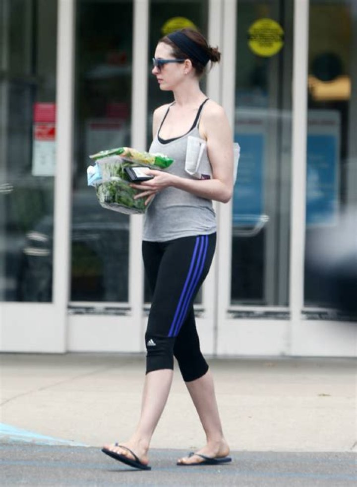 Anne Hathaway’s Health: Her Miscarriage Revelation, Past Alcohol Habits & More