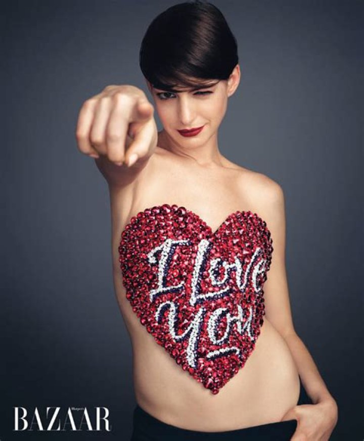 [PIC] Anne Hathaway Topless For ‘Harpers Bazaar’ — Discussing All Things ‘Daring’ – Hollywood Life