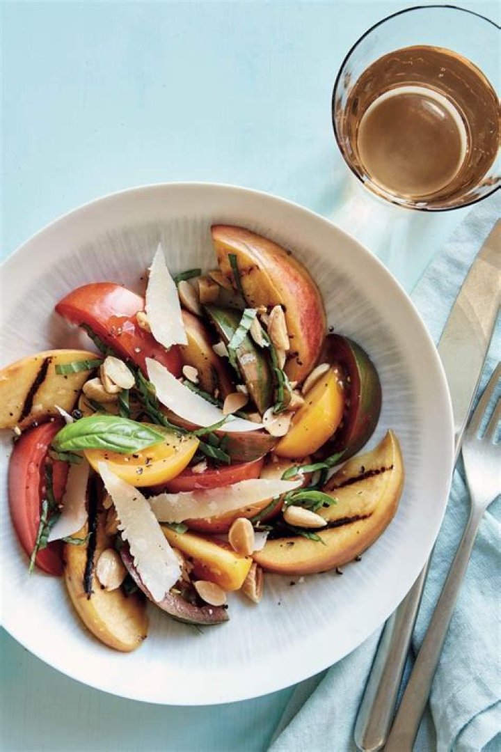 ‘Queer Eye’ Star Antoni Gives You A Quick & Easy Smoothie Recipe To Get Healthy This Summer