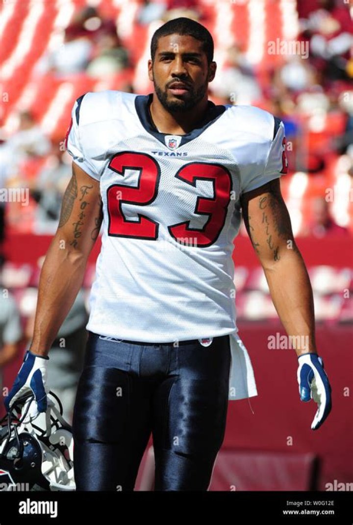 Arian Foster Celebrity Profile – Hollywood Life