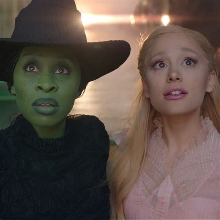 Ariana Grande & Cynthia Erivo Filming ‘Wicked’ Movie In Costume: Photo – Hollywood Life