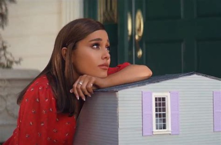 Ariana Grande Portrays Elle Woods In New ‘Thank U, Next’ Teaser – Hollywood Life