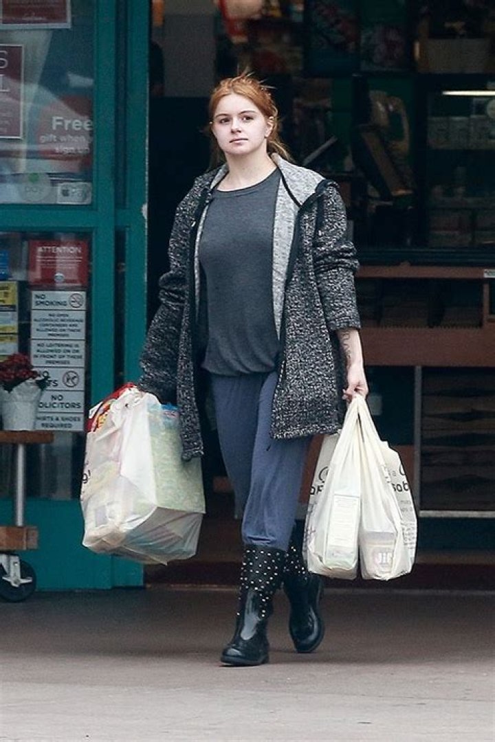 Ariel Winter Goes Makeup-Free & Looks Gorgeous During Solo Shopping Trip In LA