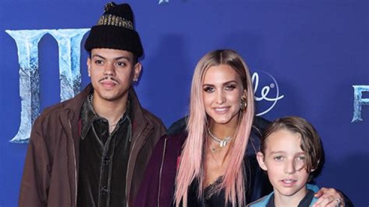 Ashlee Simpson & Pete Wentz’s Son Bronx On His 14 Birthday: Photo – Hollywood Life