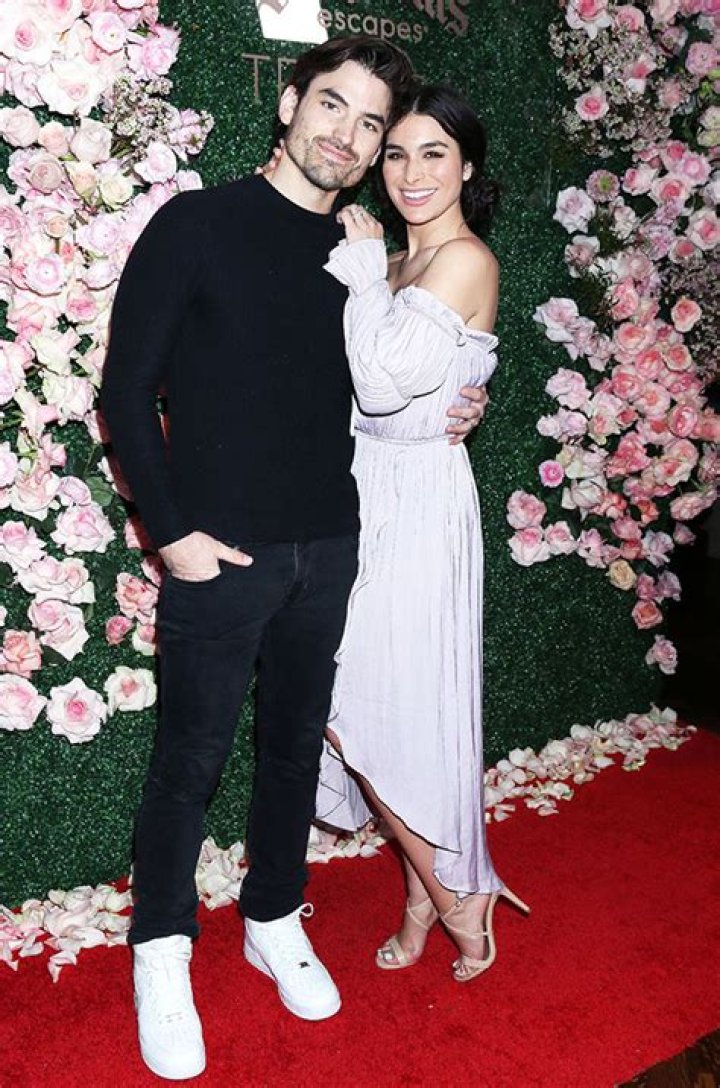 Ashley Iaconetti & Jared Haibon Reveal Their Baby Boy’s Name: Dawson – Hollywood Life