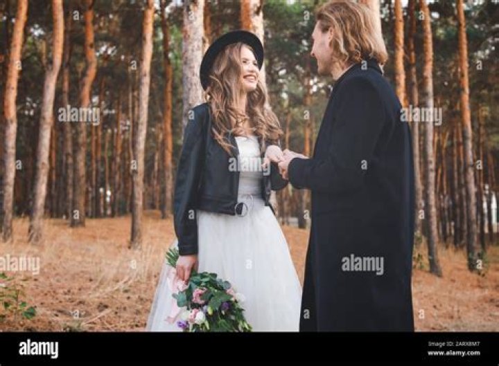 See Her Massive Diamond – Hollywood Life