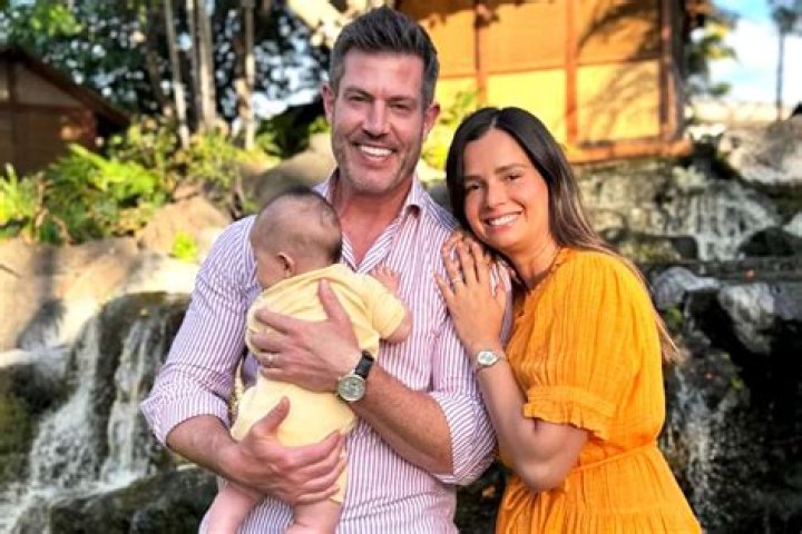 ‘Bachelor’ Host Jesse Palmer and Wife Emely Fardo Welcome 1st Child – Hollywood Life