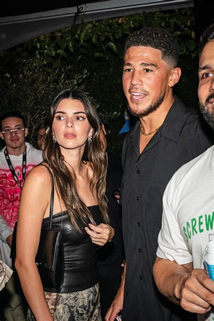 Bad Bunny Hints He Had Sex With Kendall Jenner at Her Sister’s House – Hollywood Life