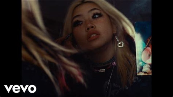 beabadoobee Celebrates The ‘last day on earth’ In New Song & Video – Hollywood Life