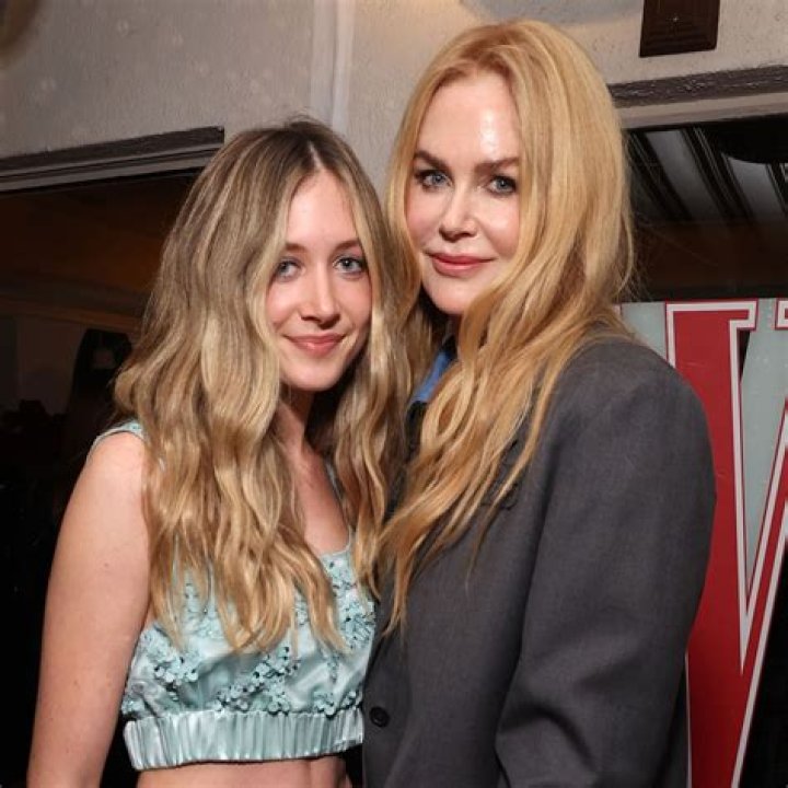 Bella Cruise Shows Off Nose Ring In New Rare Selfie — See Photo – Hollywood Life