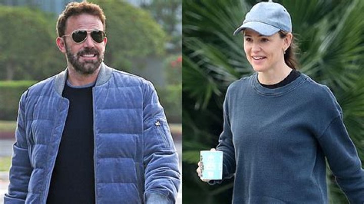 Ben Affleck & Jennifer Garner Reunite To Visit Son Sam At School – Hollywood Life