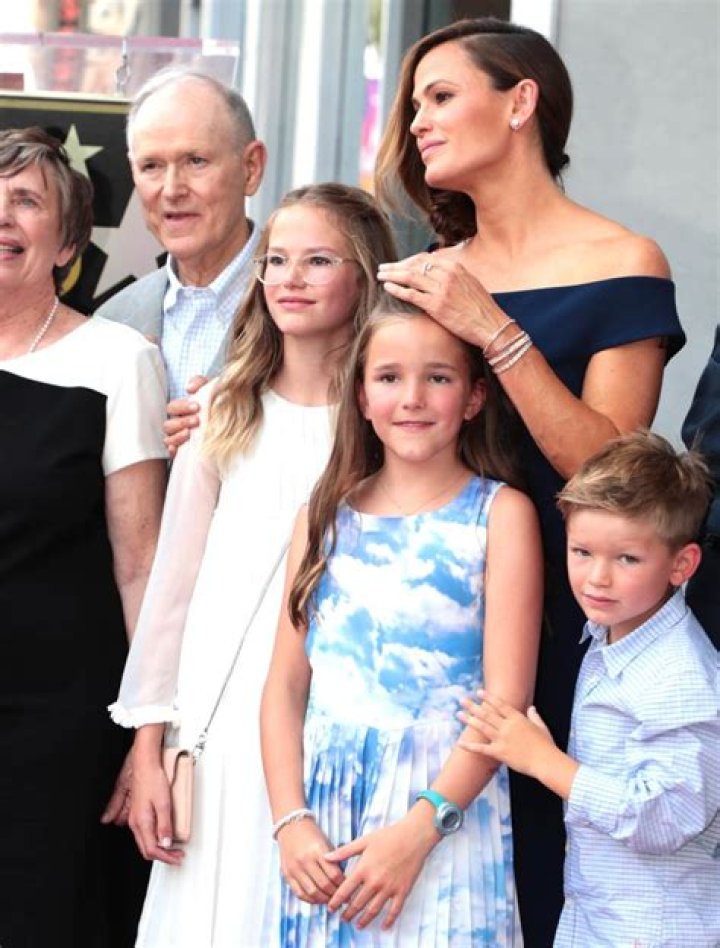 Ben Affleck & Jennifer Garner Reunite To Take Their 3 Kids To The Movies Before Thanksgiving — Pics