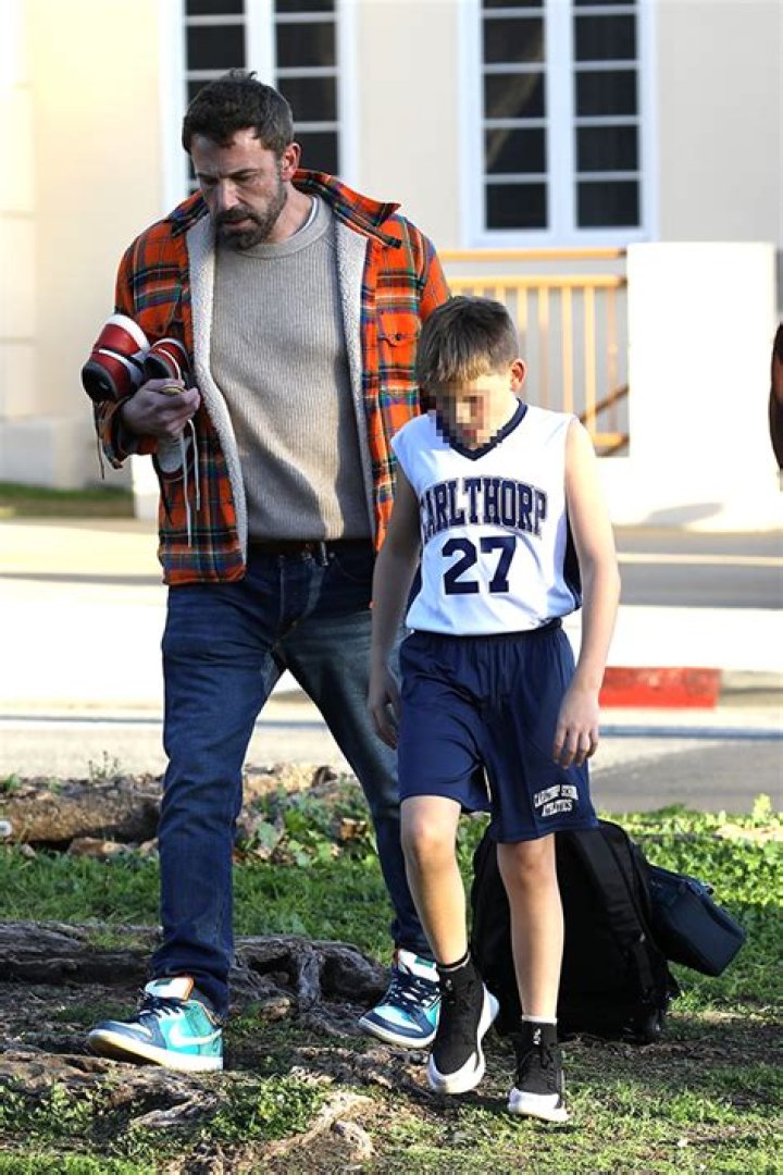 Ben Affleck & His Mom Chris At Son Samuel’s Basketball Game: Photos – Hollywood Life