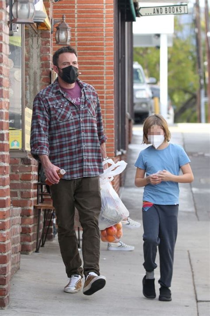Ben Affleck & Son Samuel Bond Over Weekend Trip To Brentwood Farmer’s Market — Photos