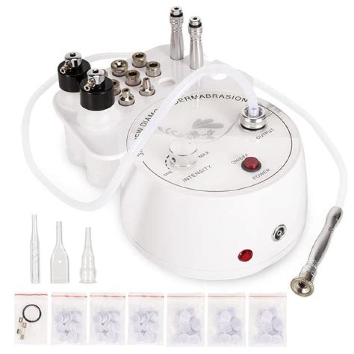 Reduce the Appearance of Pores With This Microdermabrasion Device That’s 50% Off on Black Friday