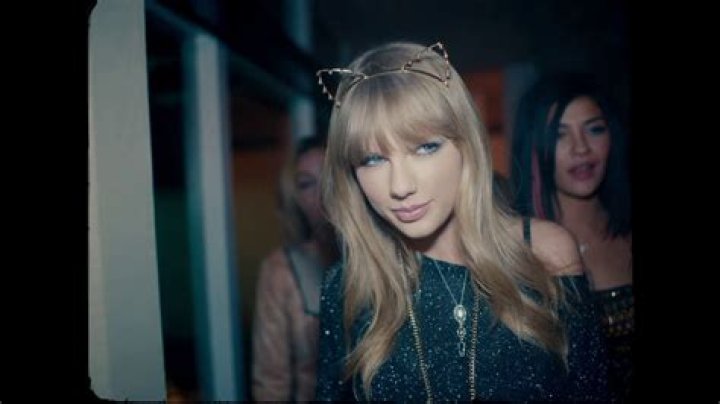 Best Taylor Swift Music Video Looks Of All-Time — Pics – Hollywood Life