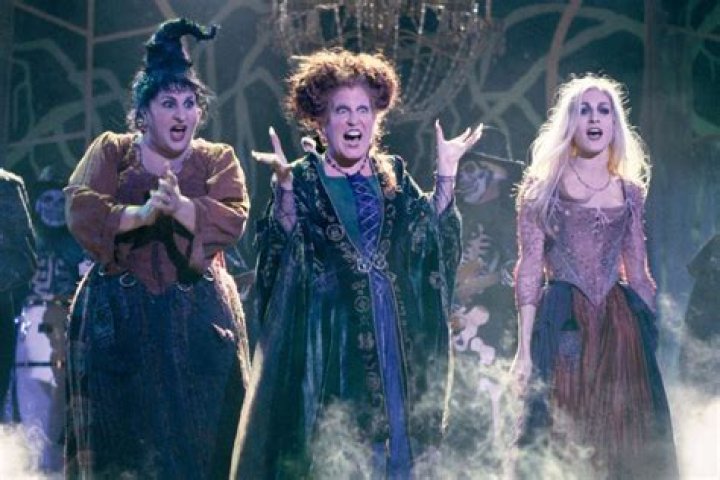 Bette Midler, SJP, & Kathy Najimy Spotted Filming 1st ‘Hocus Pocus’ Scenes Together