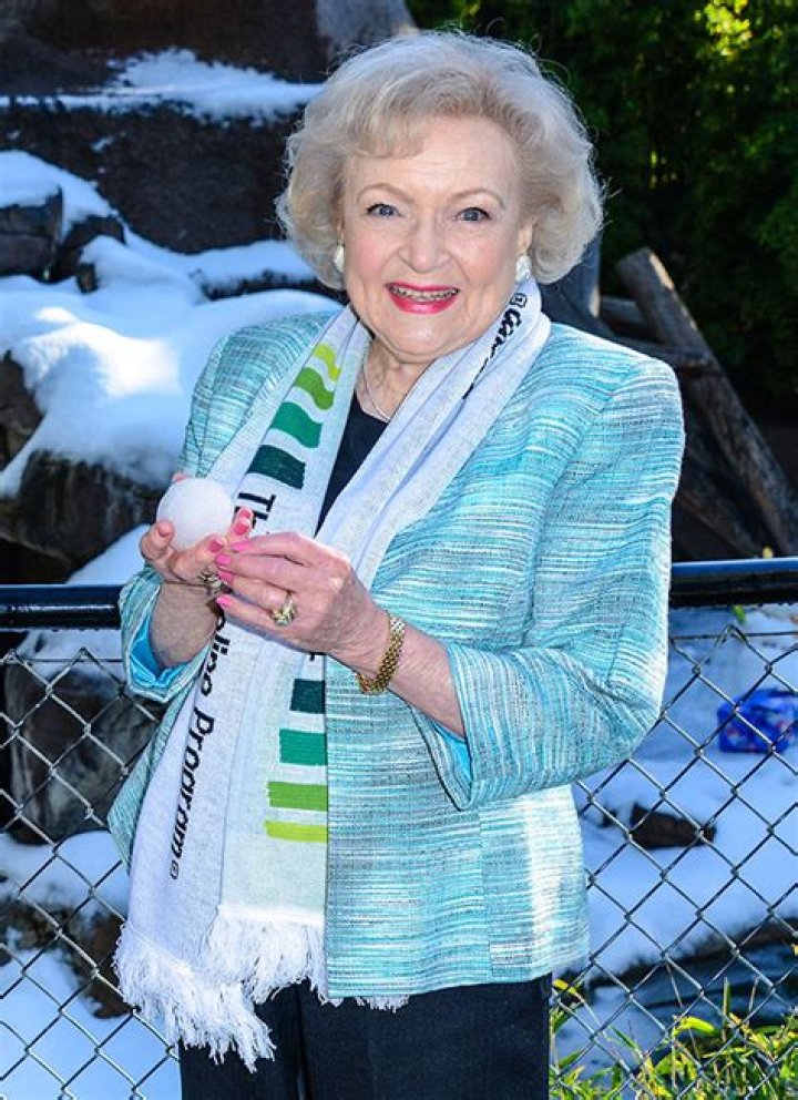 Betty White’s ‘Private’ Funeral Plans Revealed: How Fans Can Honor Her In Lieu Of Public Service