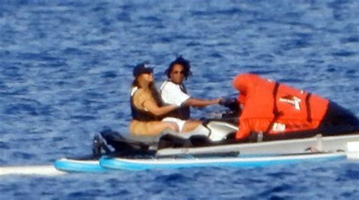 Beyonce’s Bikini On Jet Ski With Jay-Z – Europe Vacation Photos – Hollywood Life