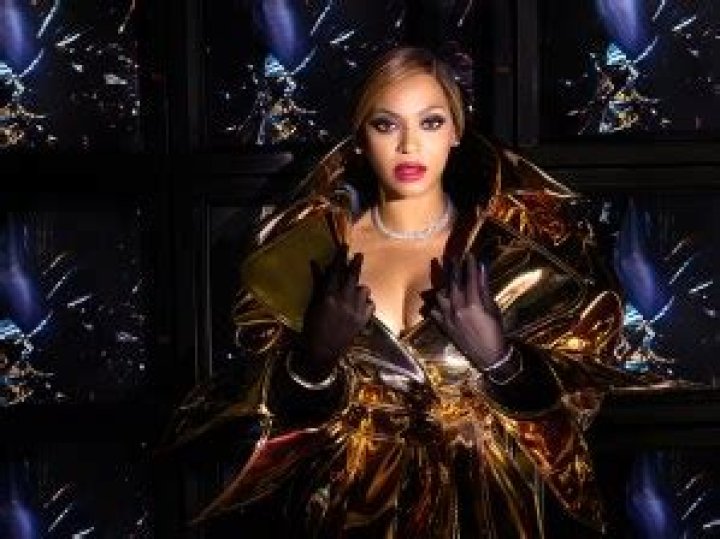 Beyonce Sizzles In Black Bodysuit, Gold Trench & More For Sexy Tiffany & Campaign: Watch