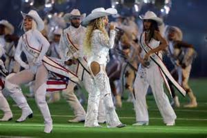 [PICS] Beyonce Super Bowl Halftime Show — Best Performance Ever – Hollywood Life