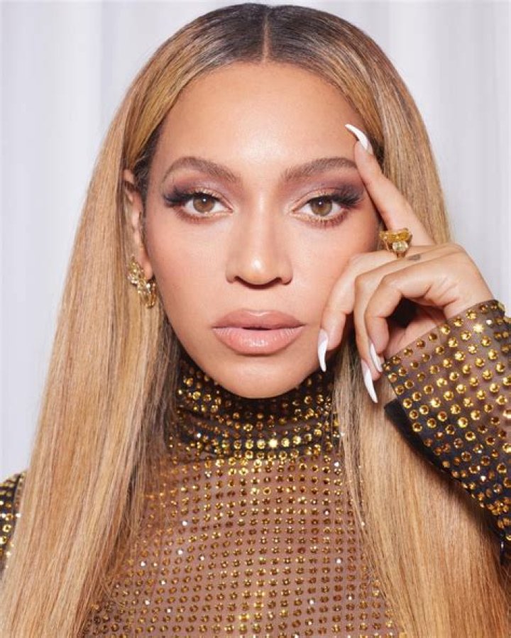 See Photos Of Talented Singer’s Transformation – Hollywood Life