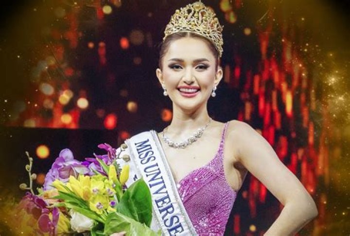 16 Most Epic Live TV Blunders: Miss Universe, Adele Dazeem, & More