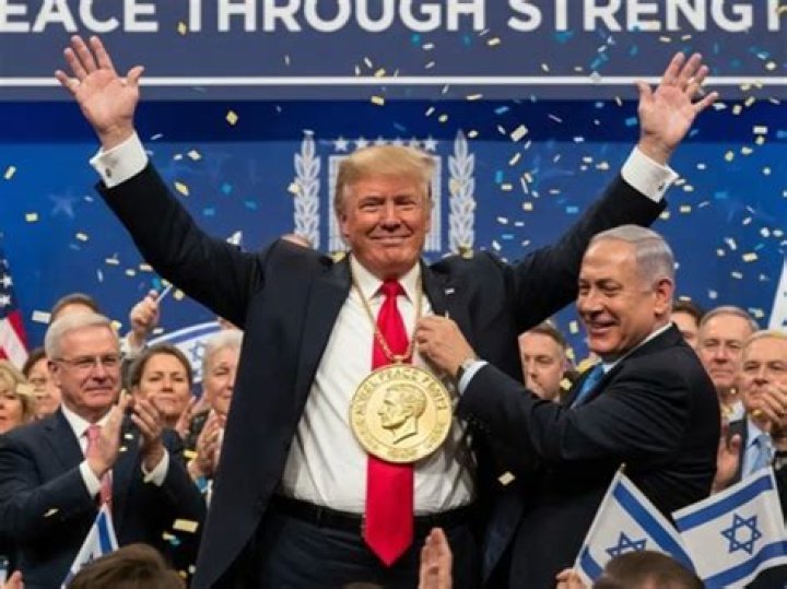 Patriots Coach Bill Belichick Applauded By Fans After Dissing Trump & Rejecting His Medal Of Freedom